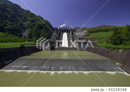 三保ダム 放流 増水 山北の写真素材 Pixta