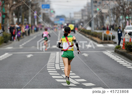 マラソンランナー 女子マラソン マラソン大会 長距離走の写真素材