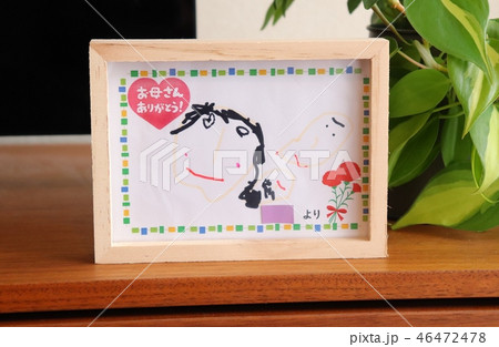 子供 絵 お母さん 似顔絵の写真素材 - PIXTA 子供 絵 お母さん 似顔絵の写真素材 - PIXTA