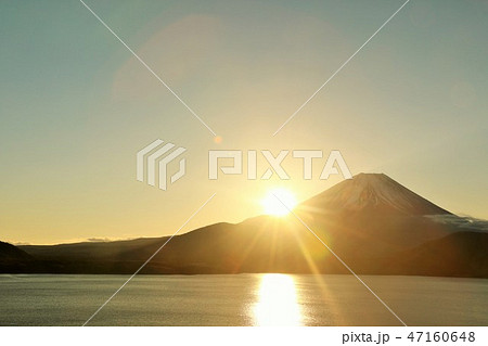 山 朝日 日の出 富士山の写真素材