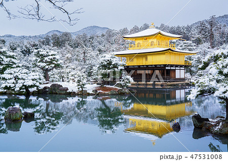 逆さ金閣 冬 寺の写真素材