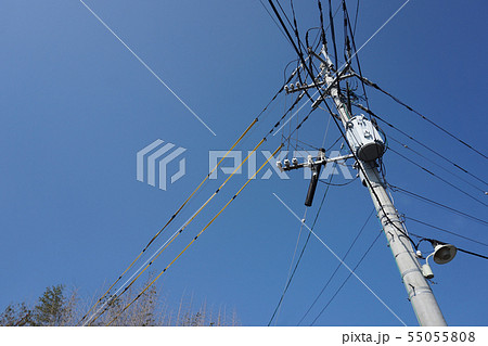 送電線 電線 絶縁カバー 絶縁の写真素材