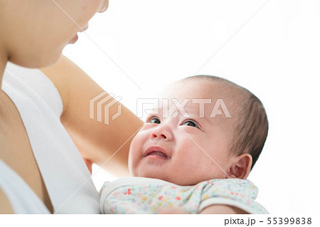 生後2ヶ月 赤ちゃん 人物 かわいいの写真素材