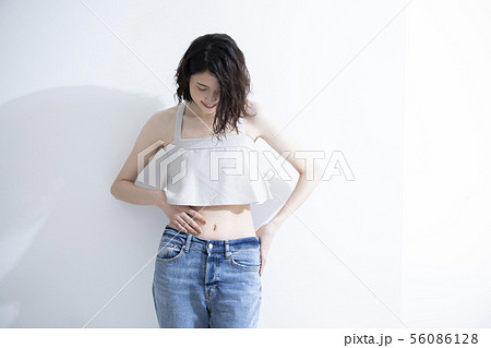 へそ出し 女の写真素材