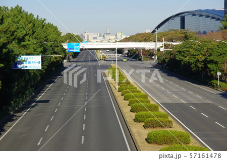 片側三車線道路の写真素材