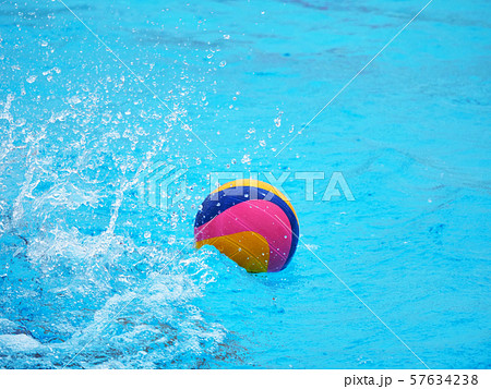 水球 ボールの写真素材