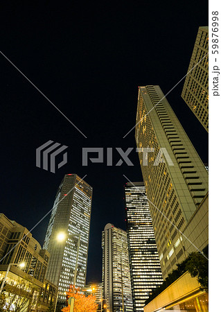 夜景 ビル群 西新宿 ビジネス街の写真素材
