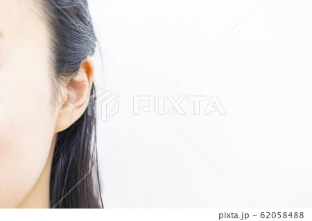 人物 女性 耳 耳たぶの写真素材