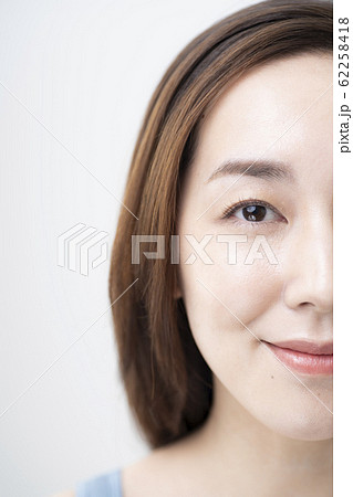 30代 女性 顔の写真素材