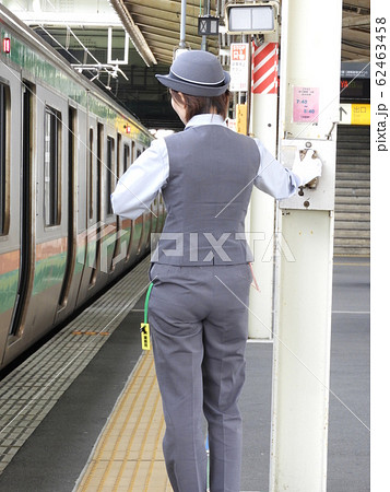 Jr東日本 鉄道 車掌 女性の写真素材 Pixta