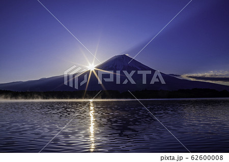 ダイヤモンド富士の写真素材