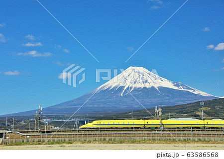 ドクターイエロー 富士山の写真素材 - PIXTA