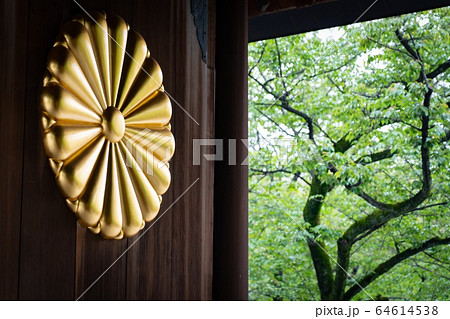 靖国神社 菊紋 菊花紋章 菊の御紋の写真素材 - PIXTA