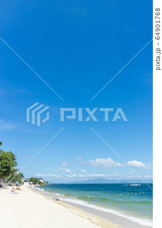 琵琶湖 水遊び 湖水浴 青空の写真素材