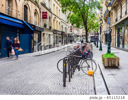 パリの街角の写真素材 - PIXTA
