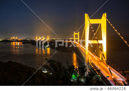 瀬戸大橋 ライトアップ 橋 夜景の写真素材