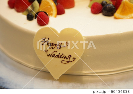 ハッピーウェディング ケーキプレート チョコレート 結婚の写真素材 Pixta
