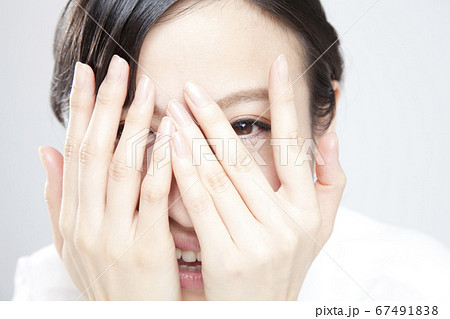 恥ずかしいの写真素材