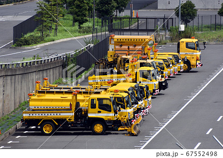 道路維持作業車 黄色の写真素材