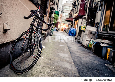 路地裏 背景 風景 建物の写真素材 - PIXTA