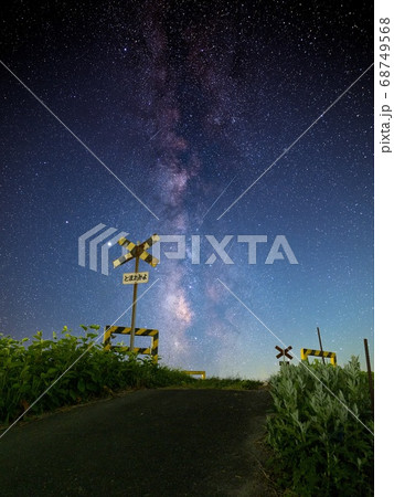 銀河鉄道 星空 夜空 夜の写真素材