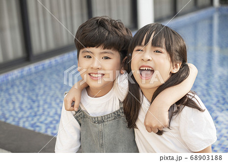 子供 笑顔の写真素材