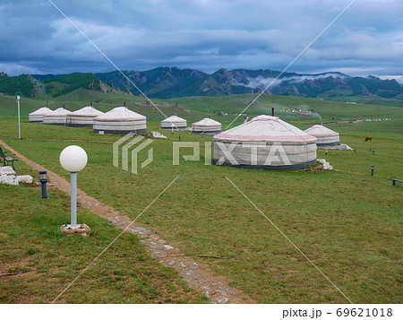 パオ ゲル モンゴル 草原の写真素材