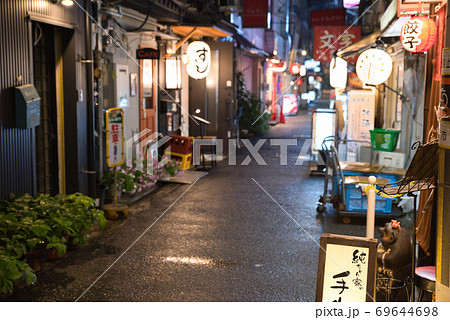 路地裏 背景 風景 建物の写真素材 - PIXTA