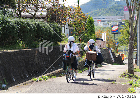 高校生 学生 自転車 通学の写真素材