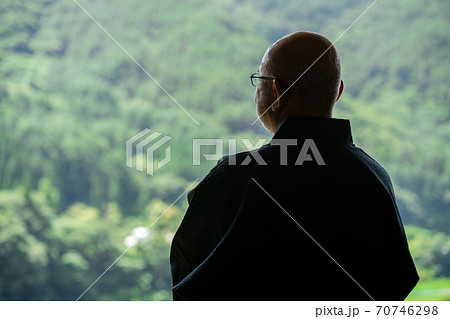 浴衣 人物 男性 後ろ姿の写真素材