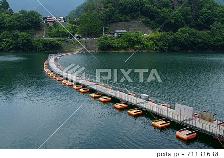 麦山浮き橋の写真素材