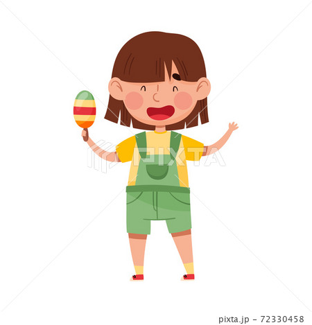 女の子 持つ アイス アイスキャンデーの写真素材