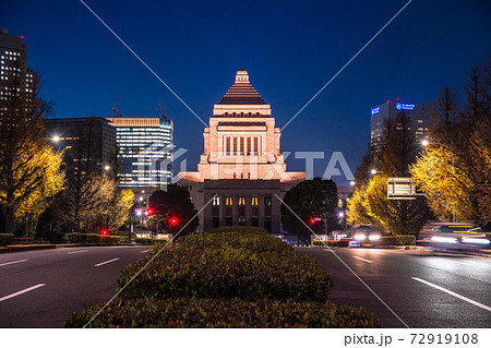 国会議事堂 夜 東京都 ライトアップの写真素材