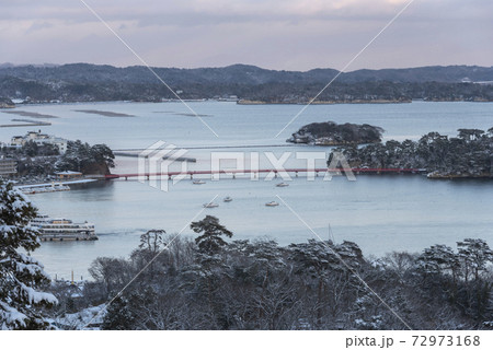 雪 松島 冬 観光船の写真素材