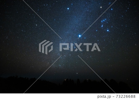 オリオン座流星群の写真素材