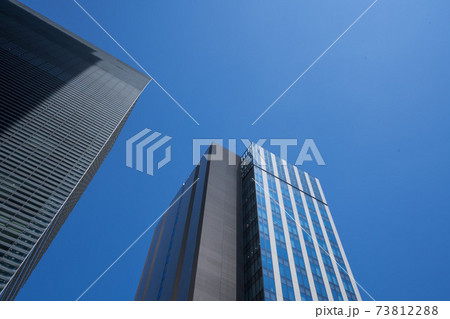光が差し込んだオフィスビル,青,ブルー