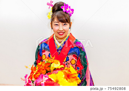 紅型 着物 琉球 民族衣装 花笠の写真素材 - PIXTA