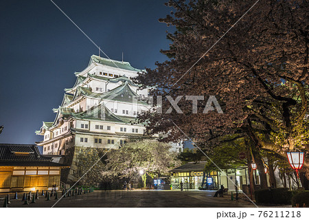ライトアップ 名古屋城 城 夜の写真素材
