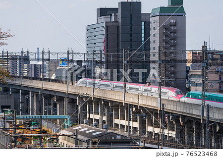 新幹線 はやぶさ こまち 連結の写真素材