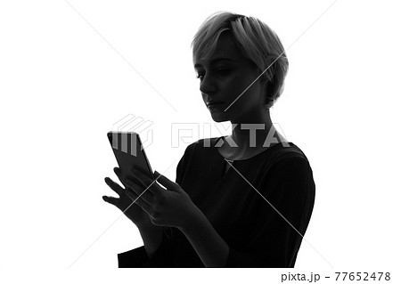 女性 ビジネス 携帯電話 シルエットの写真素材 女性 ビジネス 携帯電話 シルエットの写真素材
