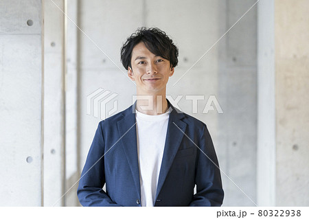 ビジネスマン カッコイイ サラリーマン 会社員 イケメン 代の写真素材