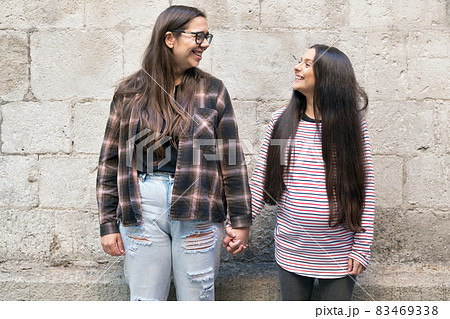 Young Lesbians Pictures