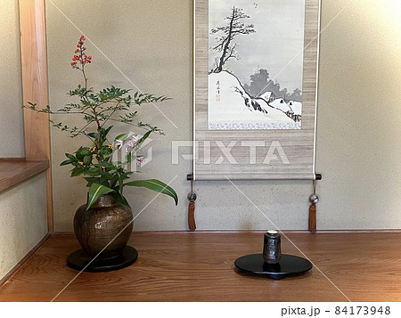床の間 生け花 和室 日本間の写真素材