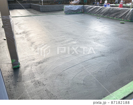 戸建て住宅の外構工事：土間コンクリート打ち施工（駐車スペース）