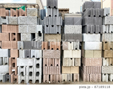 テクスチャ素材=建築資材置き場の様々なコンクリートブロック