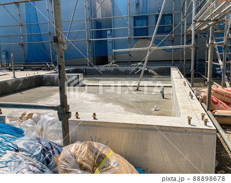 アパート建設の基礎工事現場のイメージ