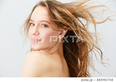 女性 外国人 金髪 長髪の写真素材 - PIXTA