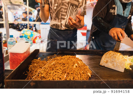 屋台 お好み焼き 鉄板焼き 的屋の写真素材 - PIXTA