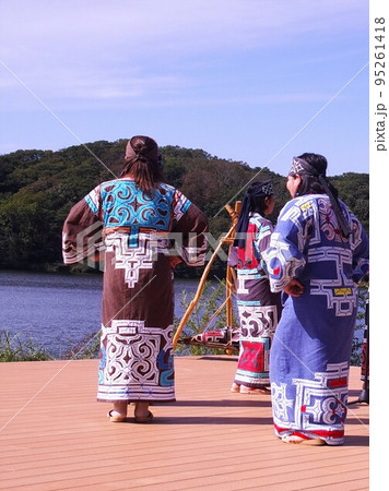 アイヌ文化ウポポイの踊り