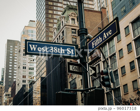 標識 ニューヨーク new york 道路標識の写真素材 - PIXTA